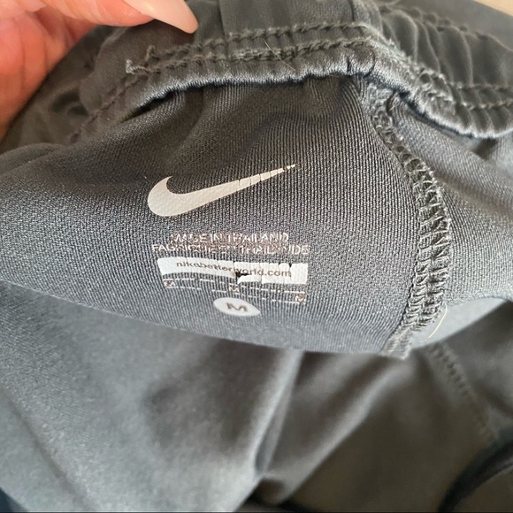 Nike Gray Men’s Athletic Basketball Shorts Size Medium - Picture 2 of 3